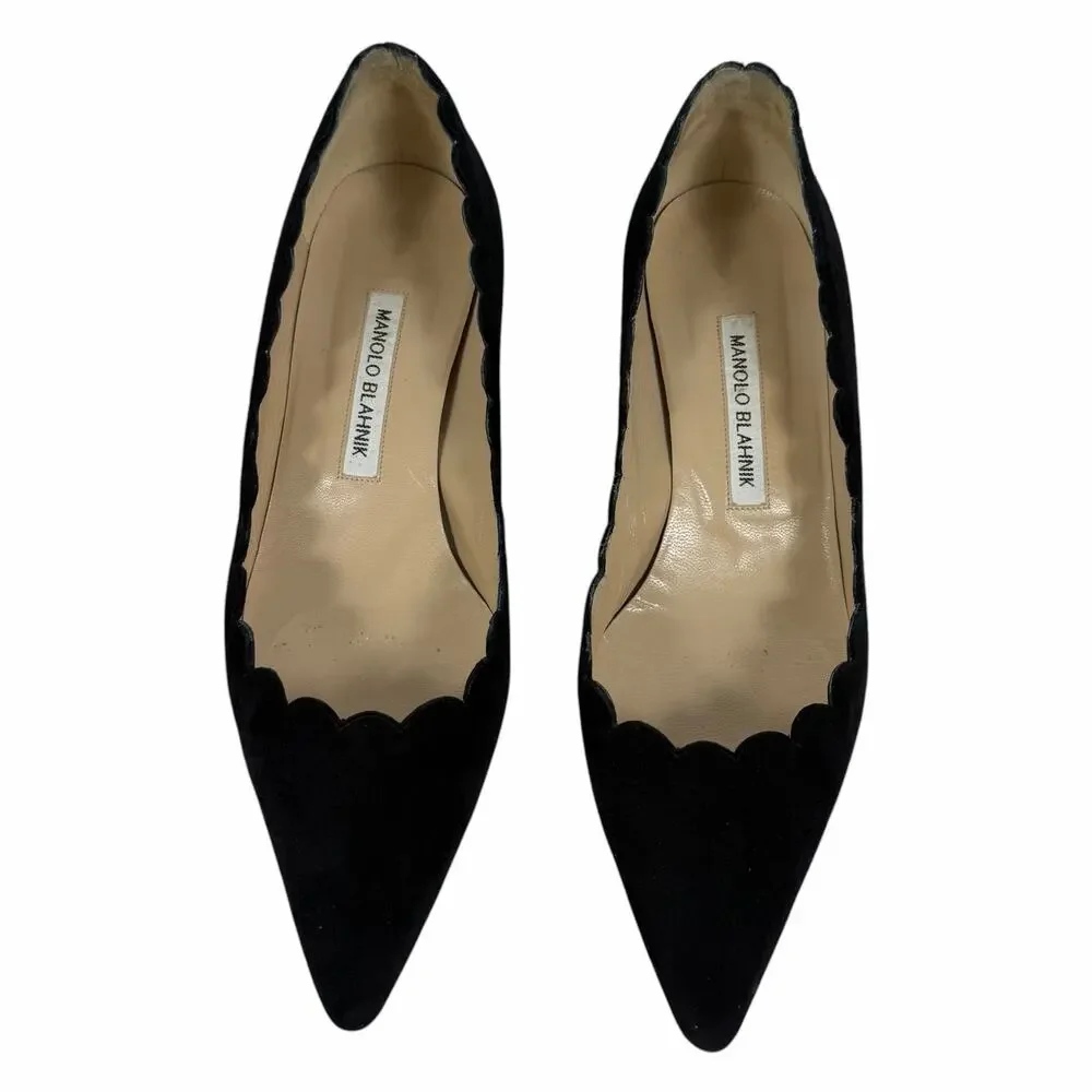 Manolo Blahnik Srilasca 50 Suede Scalloped Pump Black Size 38.5